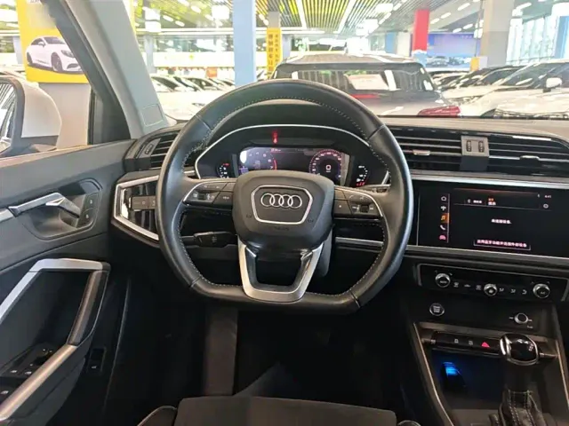 Audi Q3 — Фото автомобиля 10