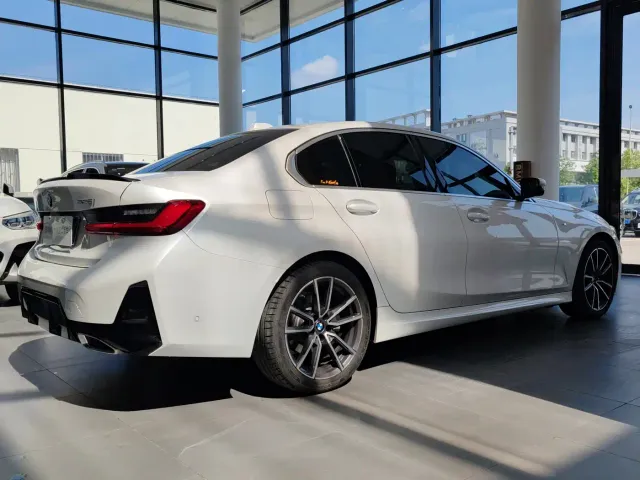 BMW 3 Series — Фото автомобиля 5