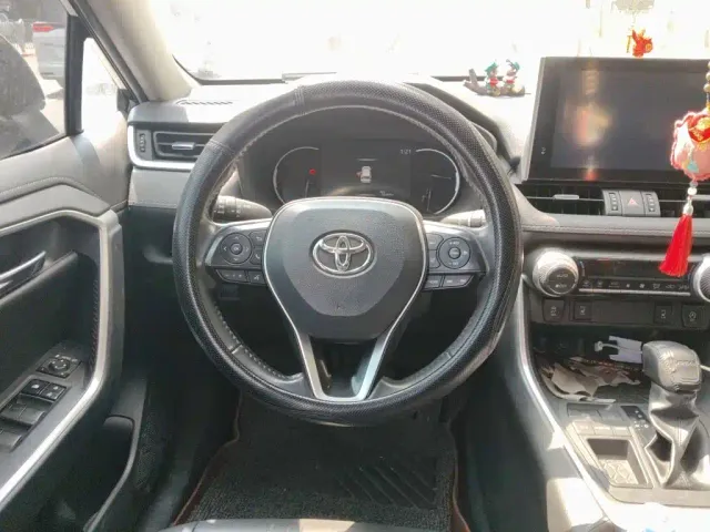 Toyota RAV4 — Фото автомобиля 11