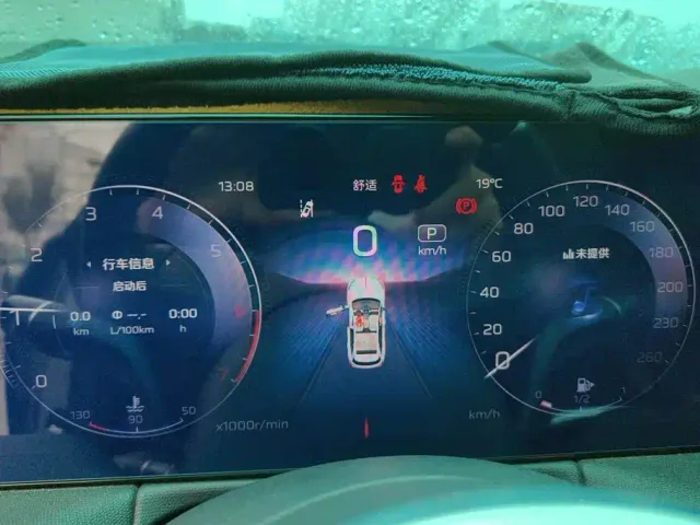 Hongqi HS3 — Фото автомобиля 14