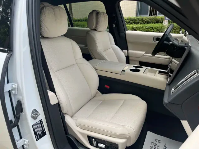 Li Auto L7 — Фото автомобиля 15