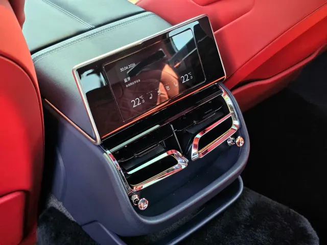 Bentley Flying Spur — Фото автомобиля 12