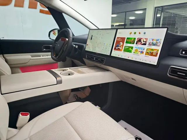 Li Auto MEGA — Фото автомобиля 14