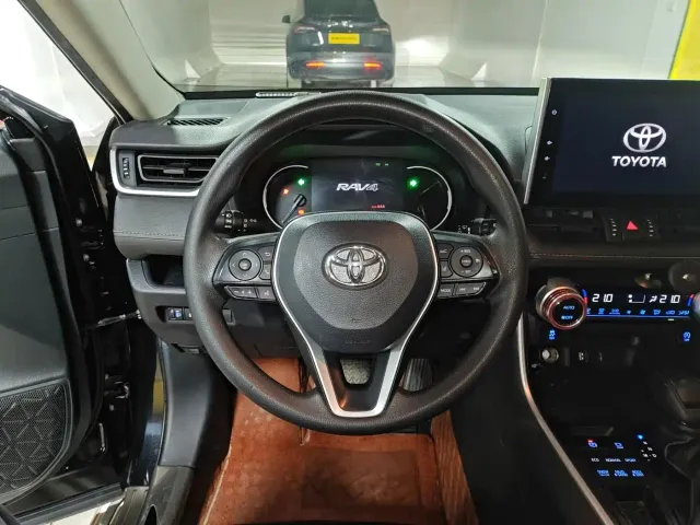 Toyota RAV4 — Фото автомобиля 4