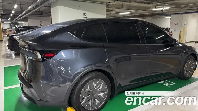 Tesla Model Y — Фото автомобиля 7
