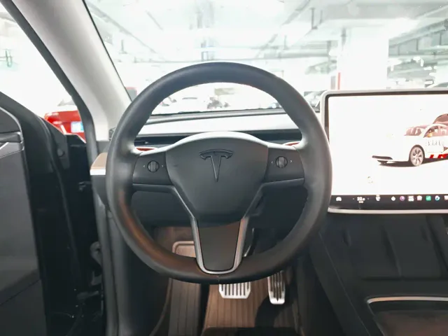 Tesla Model Y — Фото автомобиля 6