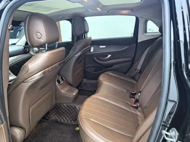 Mercedes-Benz E-Class — Фото автомобиля 5