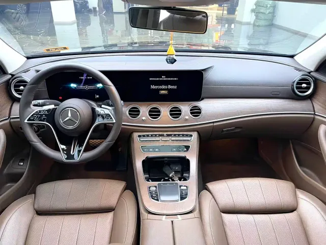 Mercedes-Benz E-Class — Фото автомобиля 7