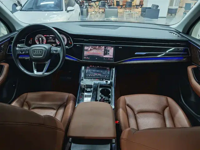 Audi Q7 — Фото автомобиля 9