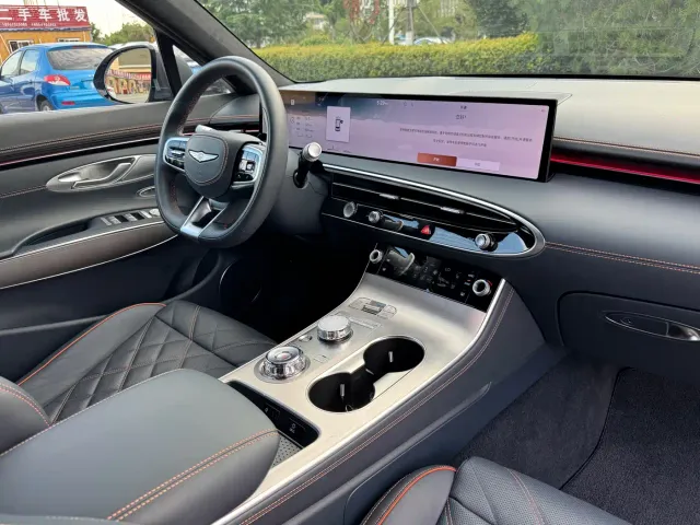 Genesis GV70 — Фото автомобиля 16