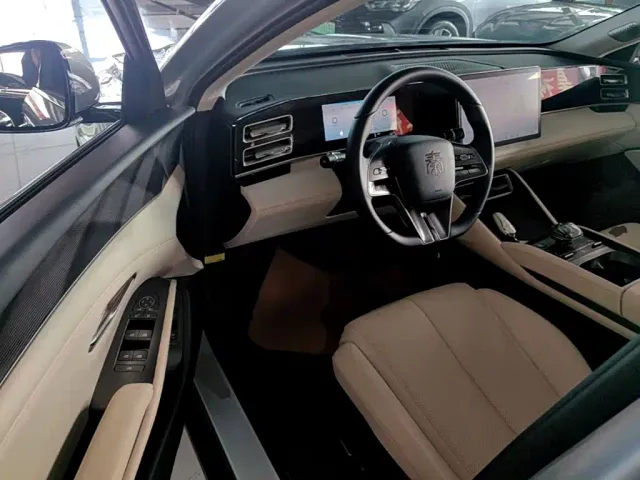 BYD Qin L — Фото автомобиля 15