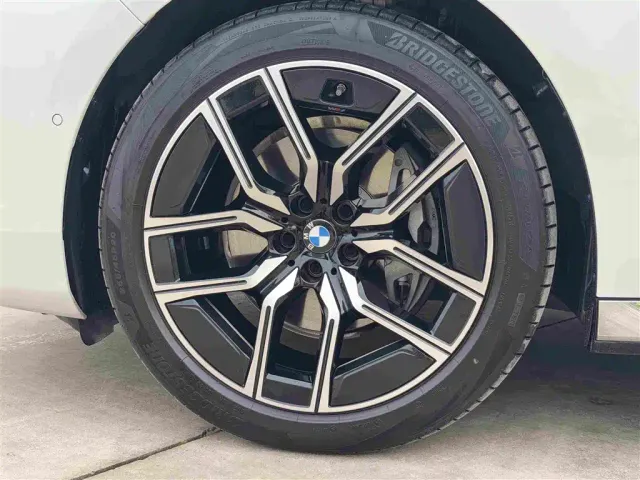 BMW 7 Series — Фото автомобиля 24