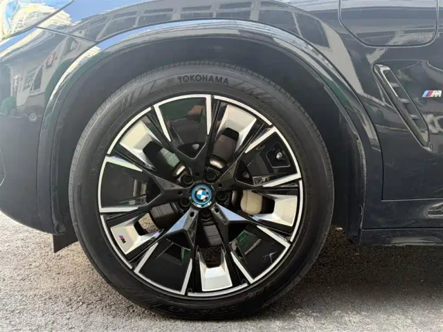BMW iX3 — Фото автомобиля 8