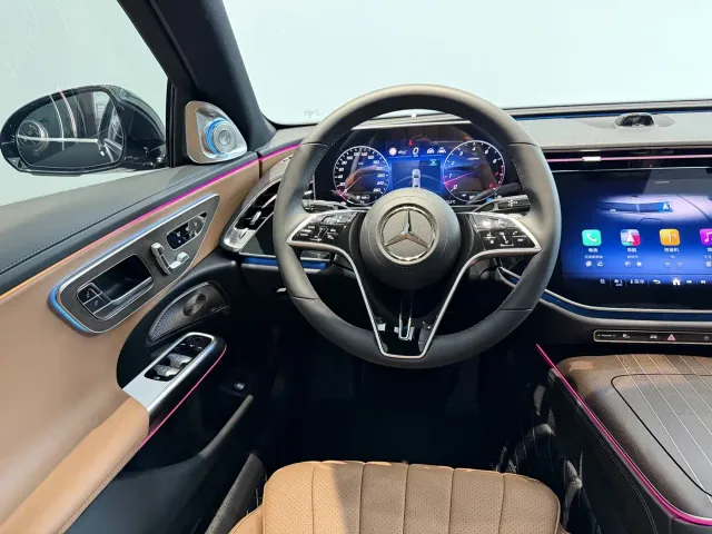 Mercedes-Benz E-Class — Фото автомобиля 14
