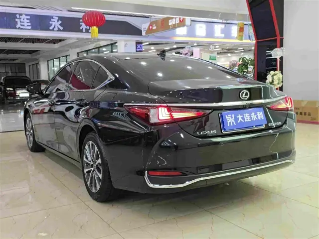 Lexus ES — Фото автомобиля 16