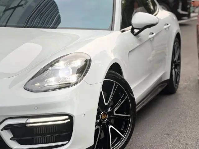 Porsche Panamera — Фото автомобиля 10