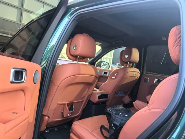 Li Auto L8 — Фото автомобиля 9
