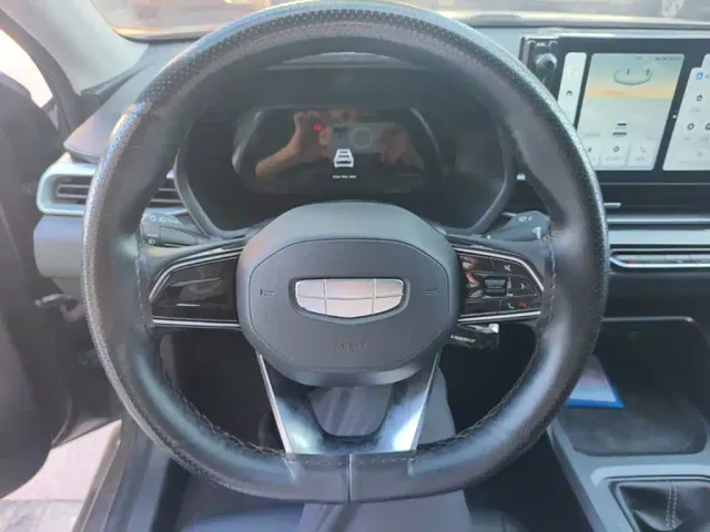 Geely Emgrand — Фото автомобиля 10