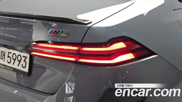 BMW M5 — Фото автомобиля 8