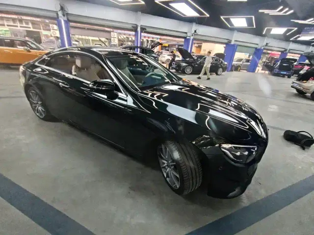 Mercedes-Benz E-Class — Фото автомобиля 6
