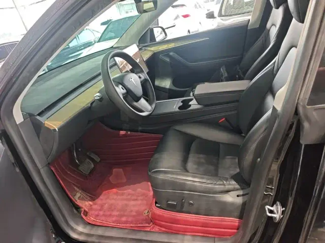 Tesla Model Y — Фото автомобиля 14