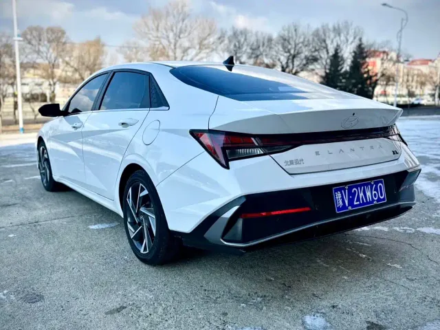 Hyundai Elantra — Фото автомобиля 4