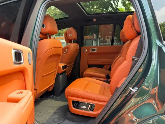 Li Auto L8 — Фото автомобиля 11