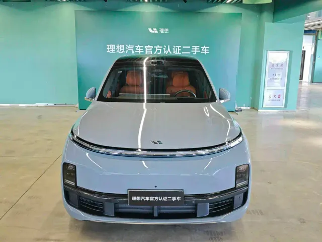 Li Auto L8 — Фото автомобиля 4