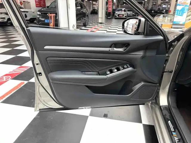 Nissan Teana — Фото автомобиля 6