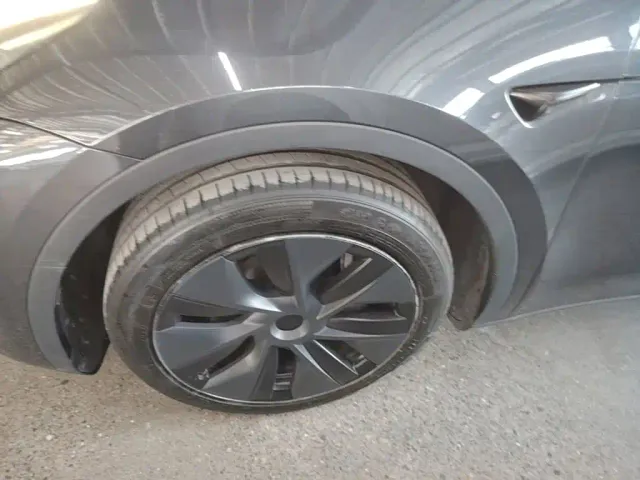 Tesla Model Y — Фото автомобиля 22