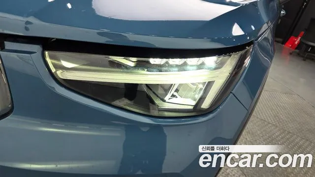Вольво XC40 B4 Ultimate Bright — Фото автомобиля 16