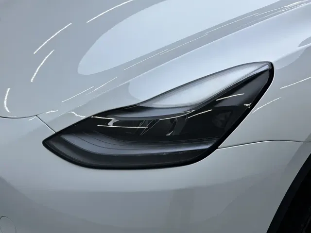 Tesla Model Y — Фото автомобиля 10