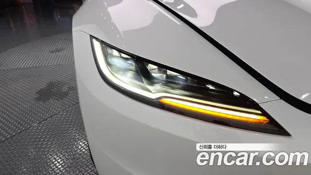Tesla Model 3 — Фото автомобиля 21