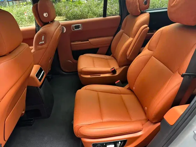 Li Auto L9 — Фото автомобиля 6