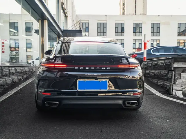 Porsche Panamera — Фото автомобиля 10