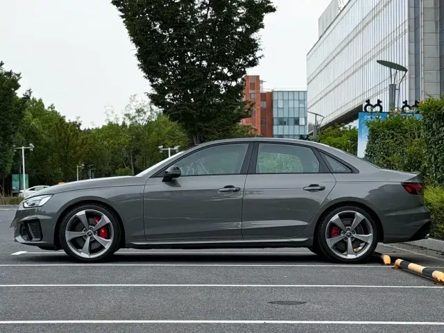 Audi S4 — Фото автомобиля 3