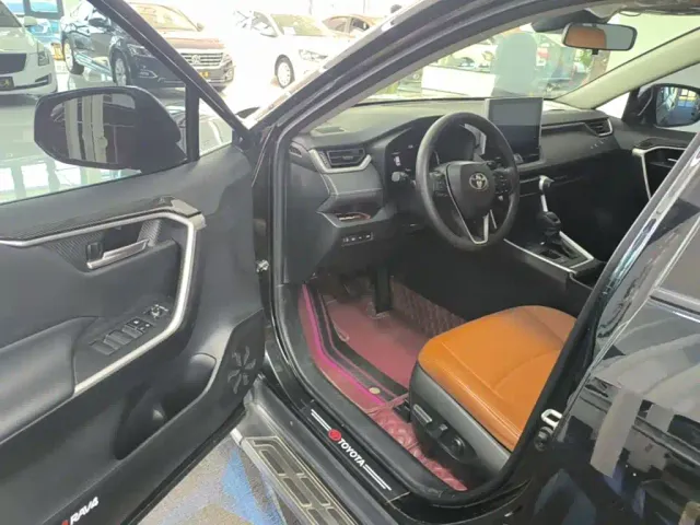 Toyota RAV4 — Фото автомобиля 15