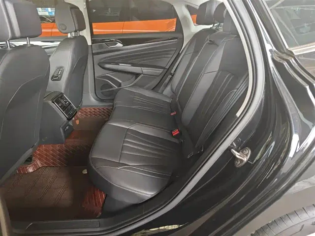 Volkswagen Passat — Фото автомобиля 16