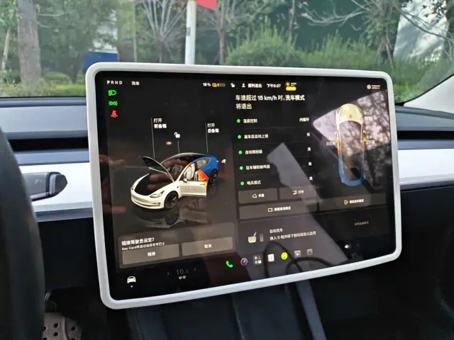 Tesla Model 3 — Фото автомобиля 7