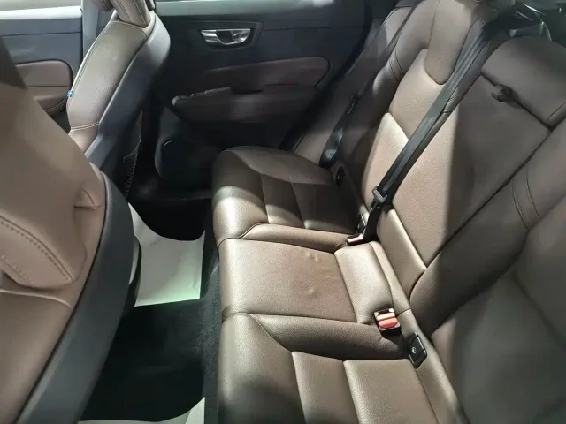 Volvo XC60 — Фото автомобиля 6