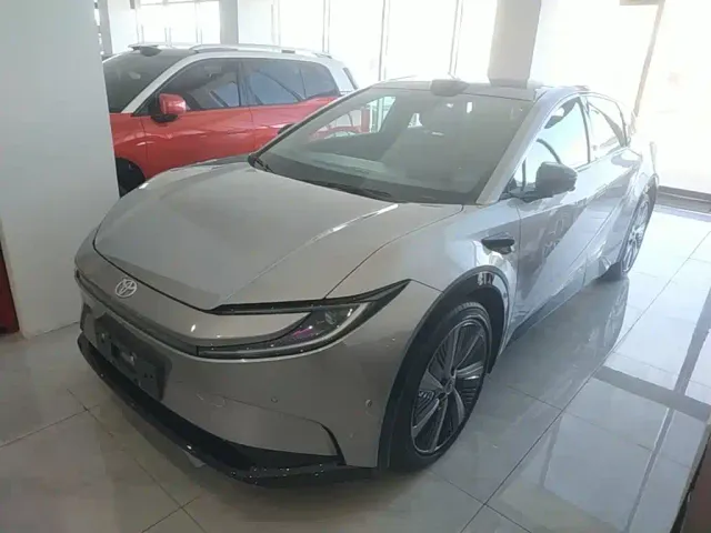 Фотография автомобиля — Toyota bZ5