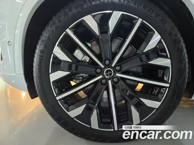 Volvo XC90 — Фото автомобиля 8