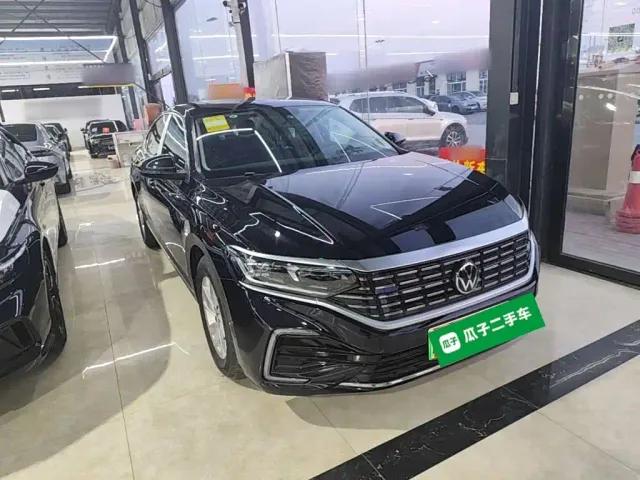 Volkswagen Passat — Фото автомобиля 3