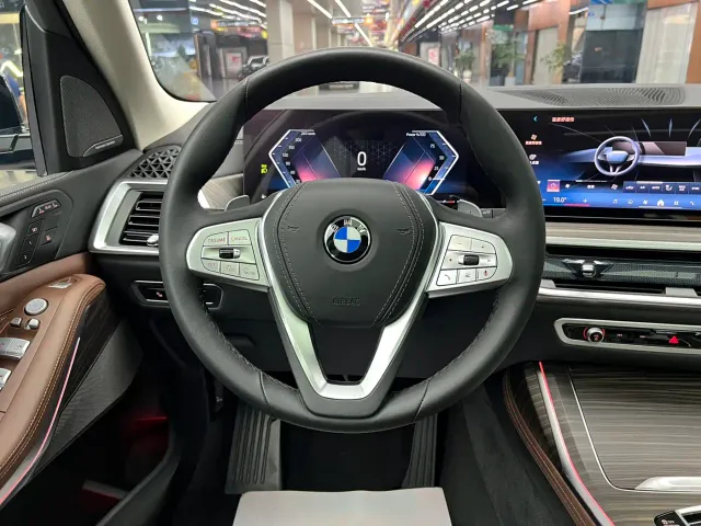 BMW X7 — Фото автомобиля 7