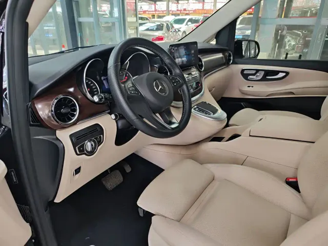 Mercedes-Benz V-Class — Фото автомобиля 11