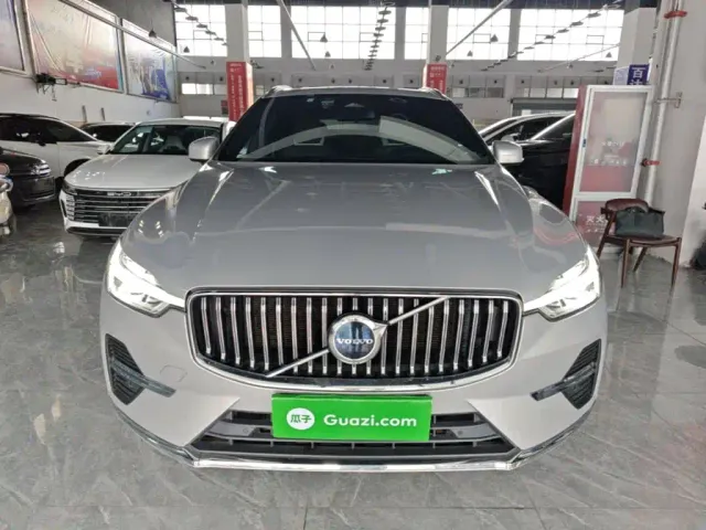 Volvo XC60 — Фото автомобиля 2