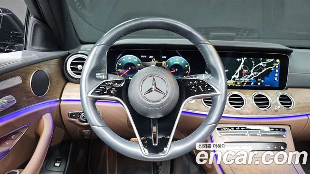 Mercedes-Benz E-Class — Фото автомобиля 12