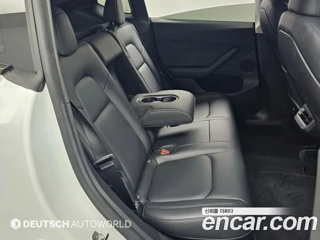 Tesla Model Y — Фото автомобиля 12
