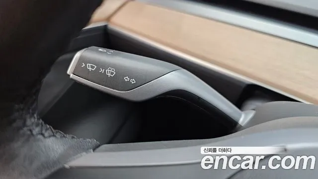Tesla Model 3 — Фото автомобиля 21