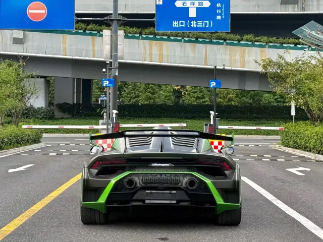 Lamborghini Huracan — Фото автомобиля 8